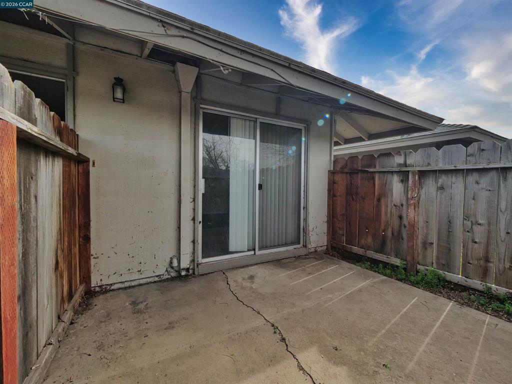 216 216 Kingston Lane, Modesto, CA 95354-3154