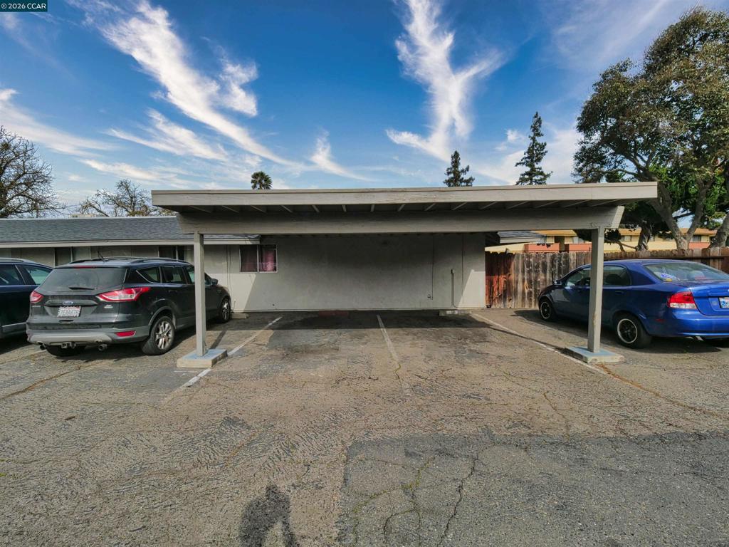 216 216 Kingston Lane, Modesto, CA 95354-3154