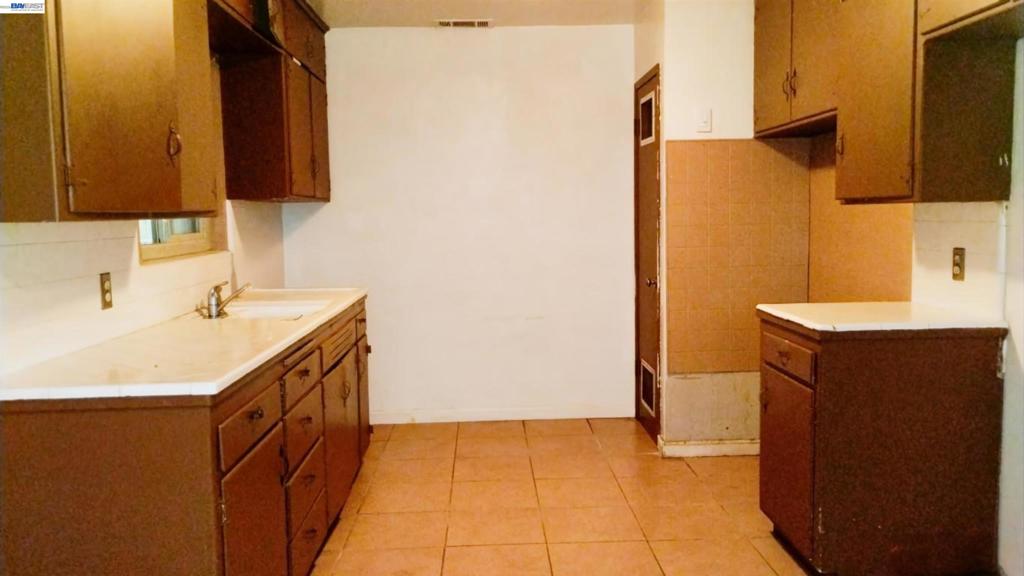 3284 3284 E Pine Ave, Fresno, CA 93703