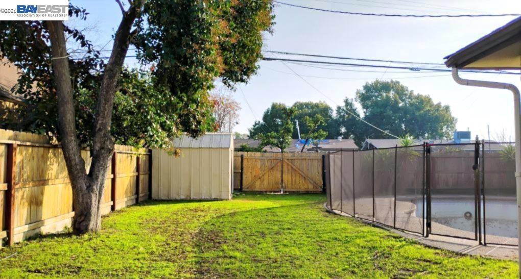 3284 E Pine Ave, Fresno, CA 93703