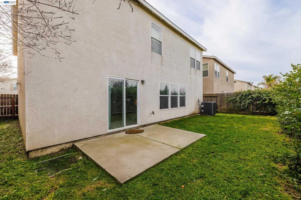 1255 Day Light Dr, Merced, CA 95348