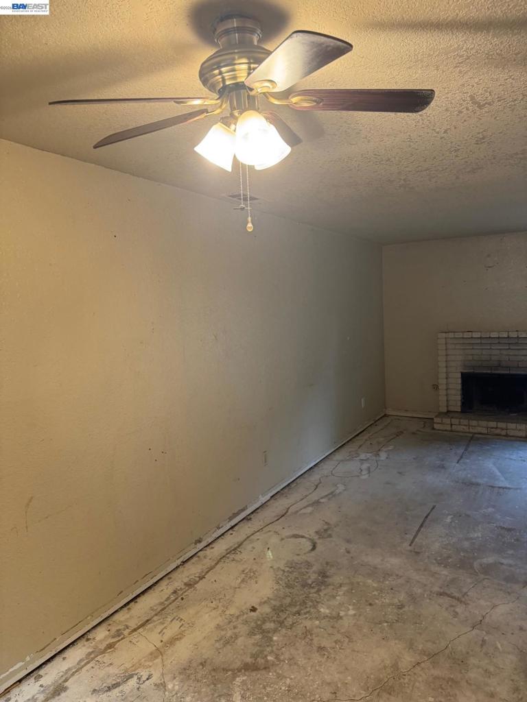 2116 2116 Mt. Vernon Dr. #C, Modesto, CA 95350-8920