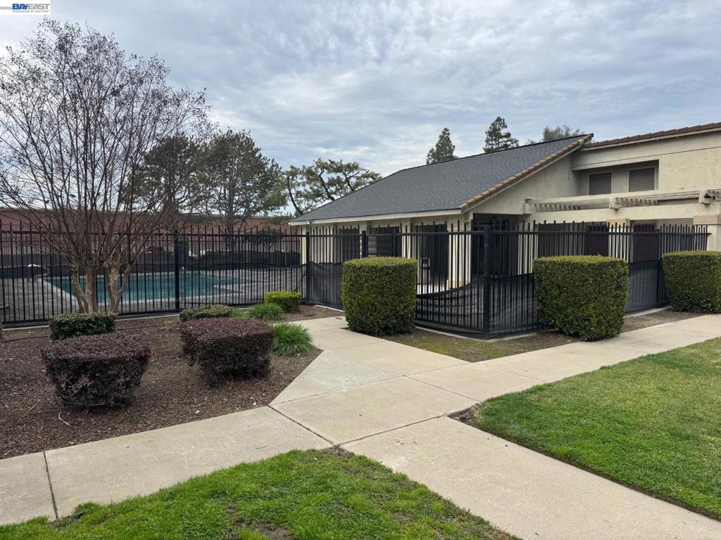 2116 2116 Mt. Vernon Dr. #C, Modesto, CA 95350-8920