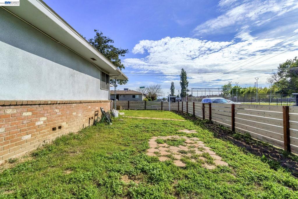 3495 3495 E Dakota Ave, Fresno, CA 93726