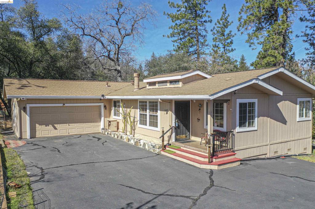 12690 Mueller Dr, Groveland, CA 95321