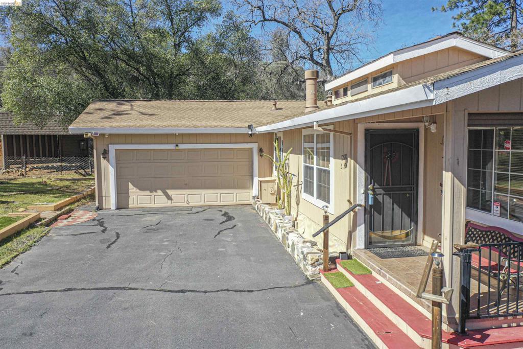 12690 Mueller Dr, Groveland, CA 95321