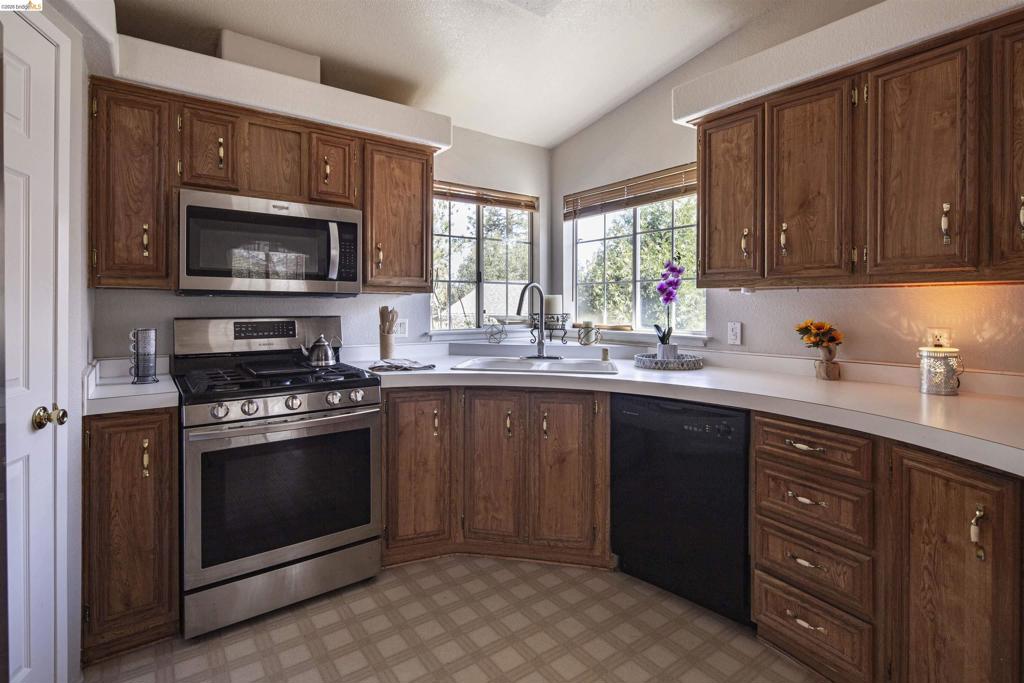 12690 Mueller Dr, Groveland, CA 95321