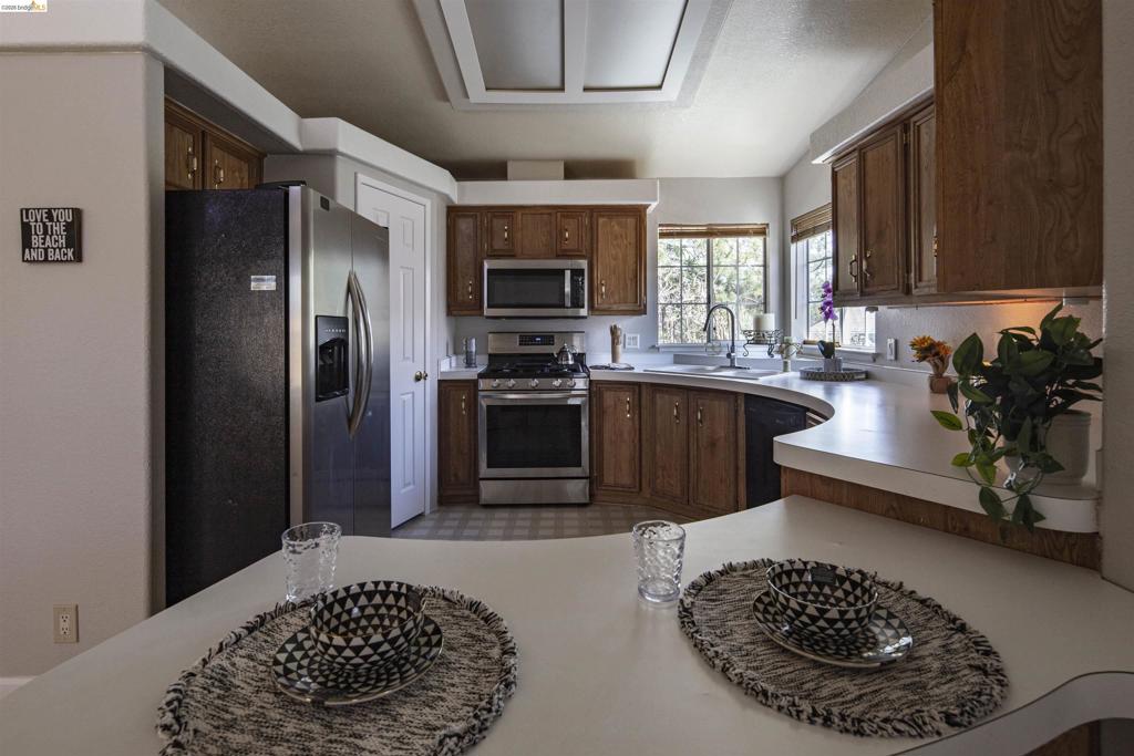 12690 Mueller Dr, Groveland, CA 95321