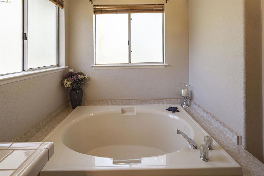 12690 Mueller Dr, Groveland, CA 95321