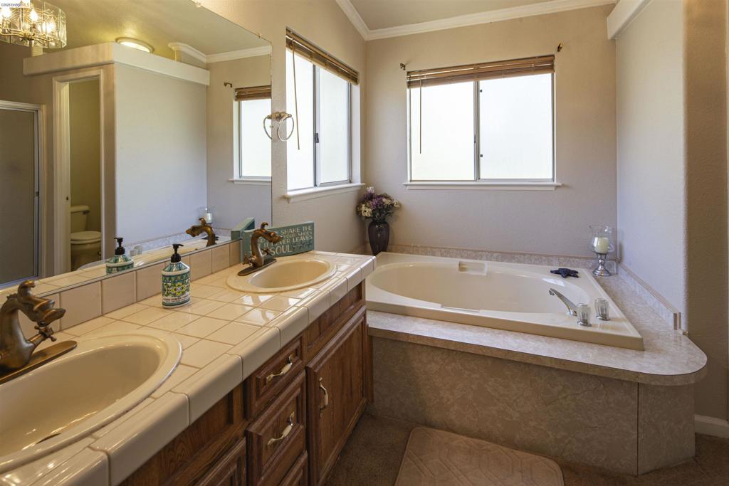 12690 Mueller Dr, Groveland, CA 95321