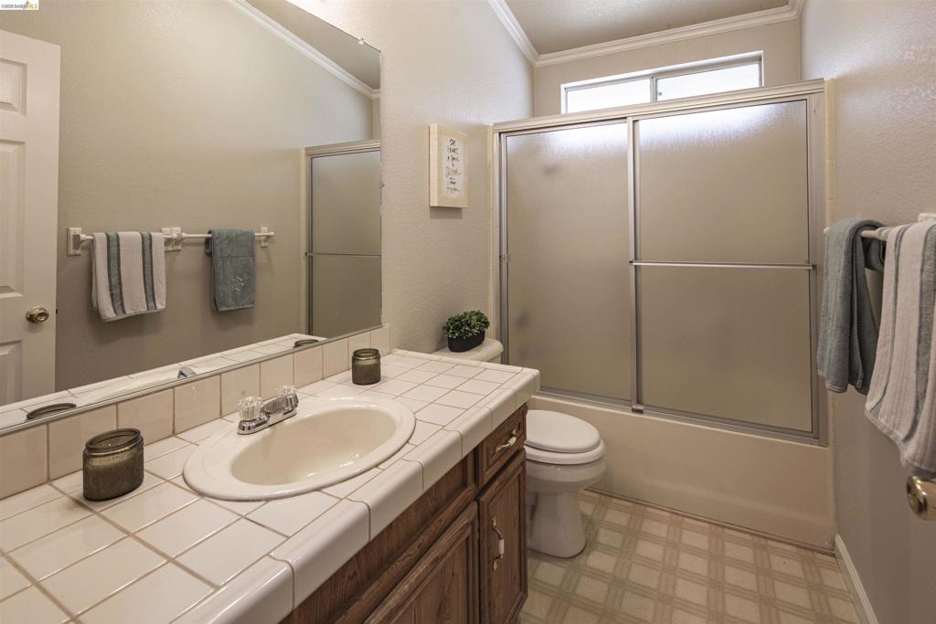 12690 Mueller Dr, Groveland, CA 95321