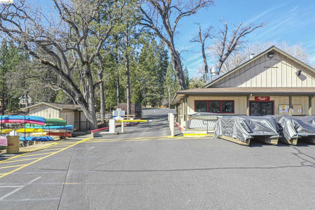 12690 Mueller Dr, Groveland, CA 95321