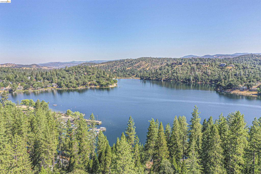 12690 Mueller Dr, Groveland, CA 95321