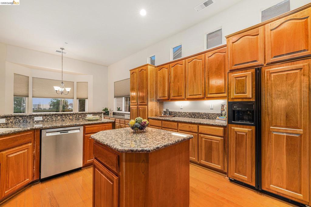 729 729 RICHARDSON DR, Brentwood (CC), CA 94513-6462