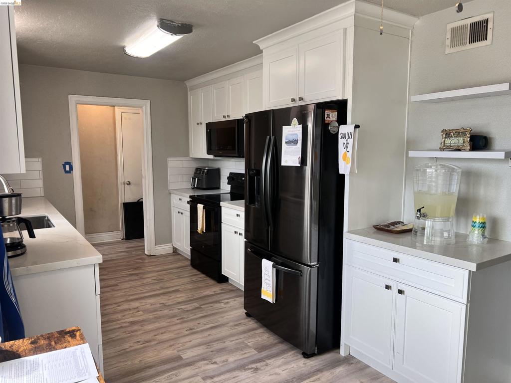 1275 Armstrong Dr, Manteca, CA 95336