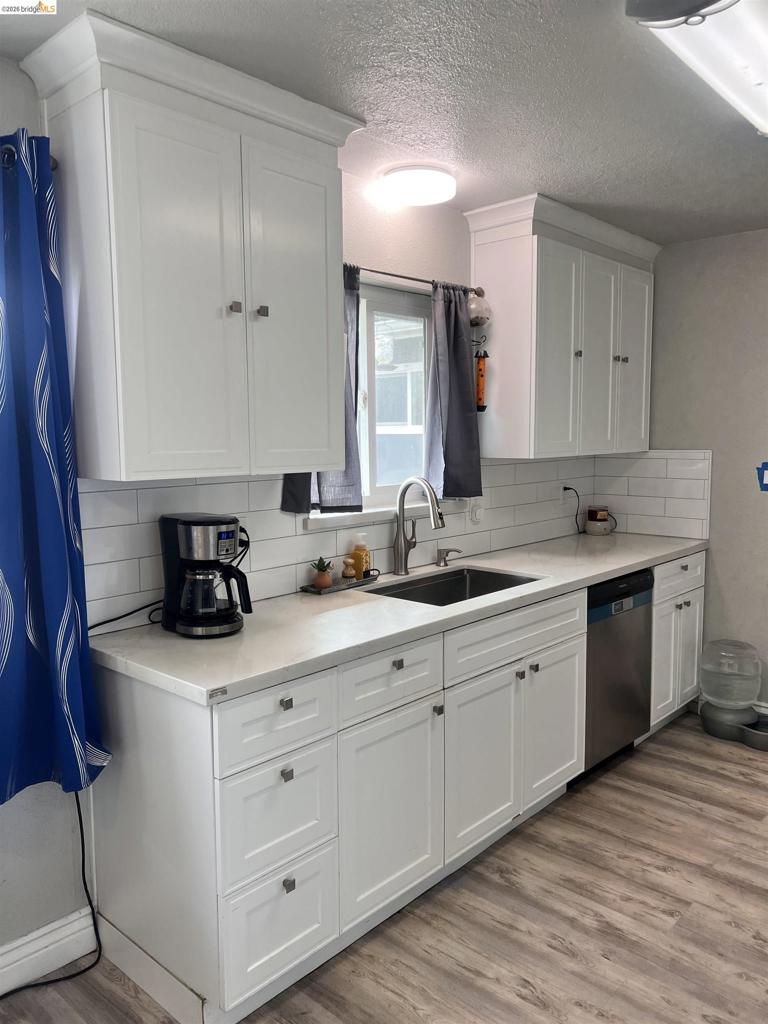 1275 Armstrong Dr, Manteca, CA 95336