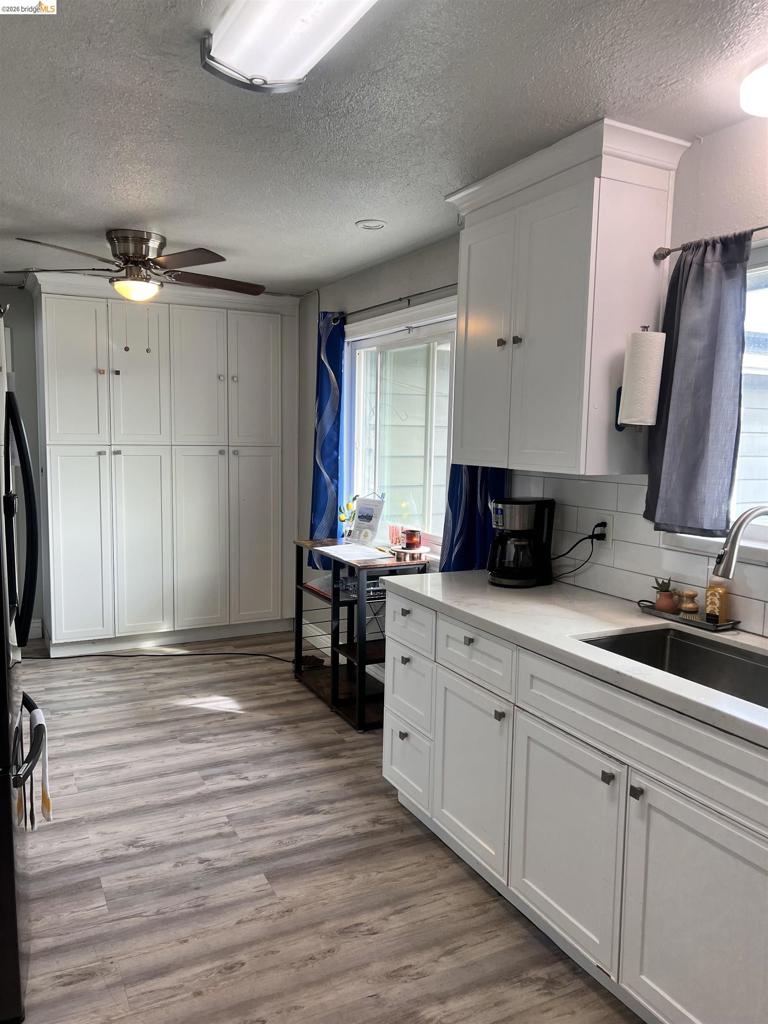 1275 Armstrong Dr, Manteca, CA 95336