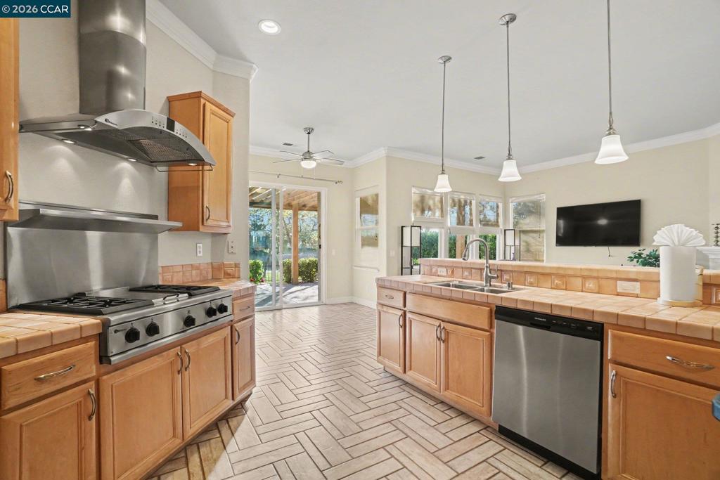 208 Summerset Dr, Brentwood (CC), CA 94513