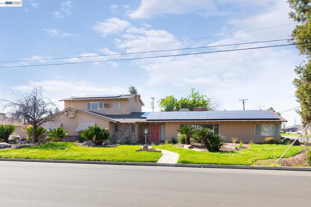 805 Lyon Ave, Sanger, CA 93657
