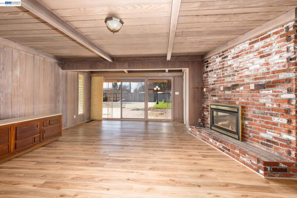 805 Lyon Ave, Sanger, CA 93657