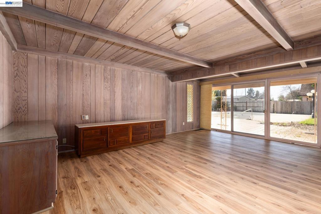 805 Lyon Ave, Sanger, CA 93657