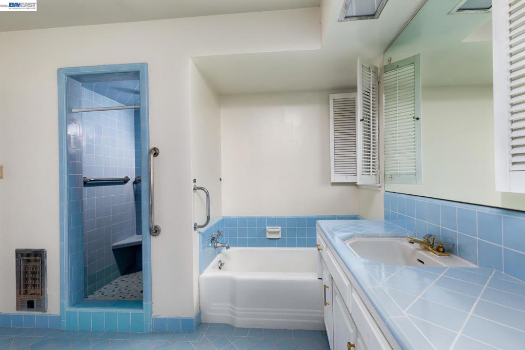 805 Lyon Ave, Sanger, CA 93657