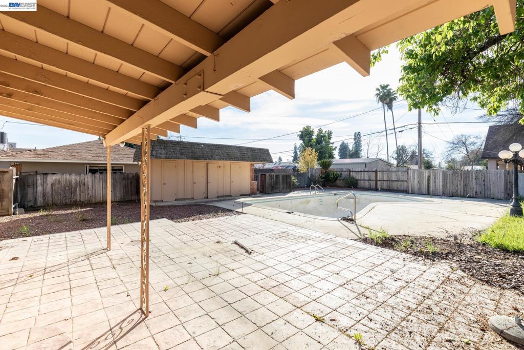 805 Lyon Ave, Sanger, CA 93657