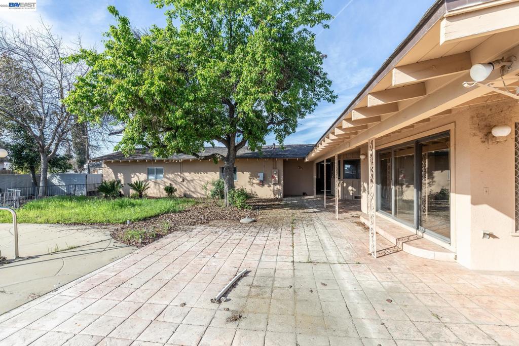 805 Lyon Ave, Sanger, CA 93657