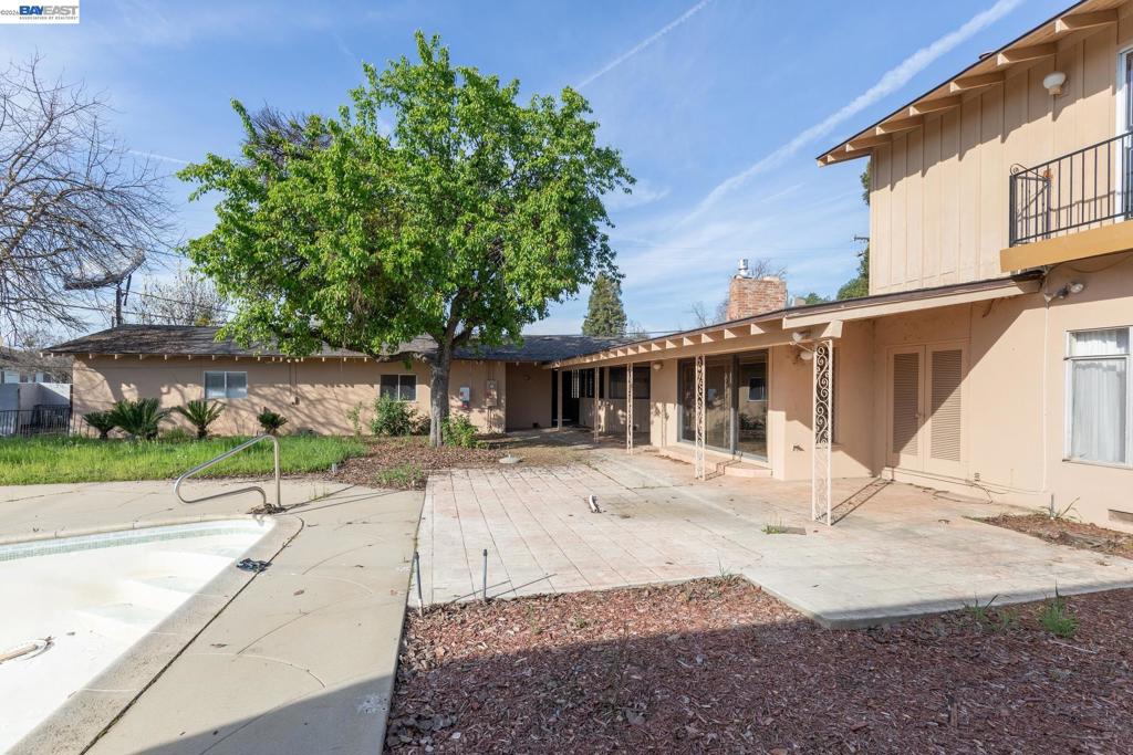 805 Lyon Ave, Sanger, CA 93657