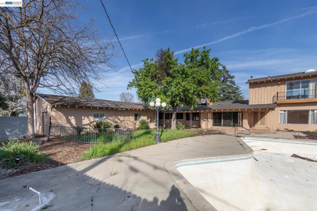 805 Lyon Ave, Sanger, CA 93657