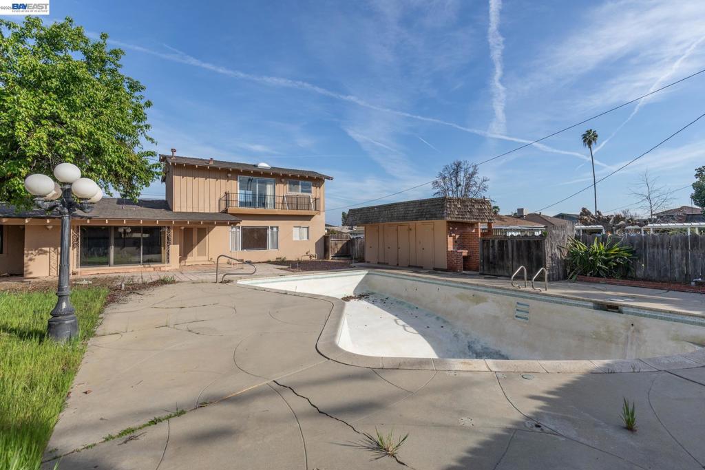 805 Lyon Ave, Sanger, CA 93657