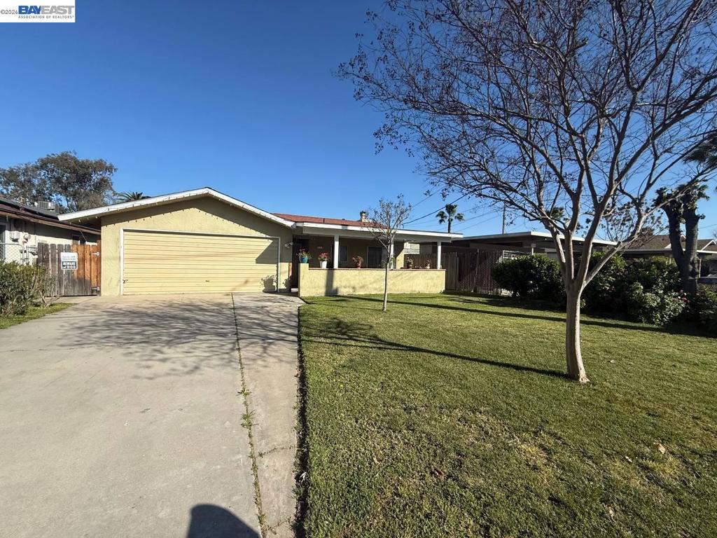 119 Santa Cruz St, Madera, CA 93637