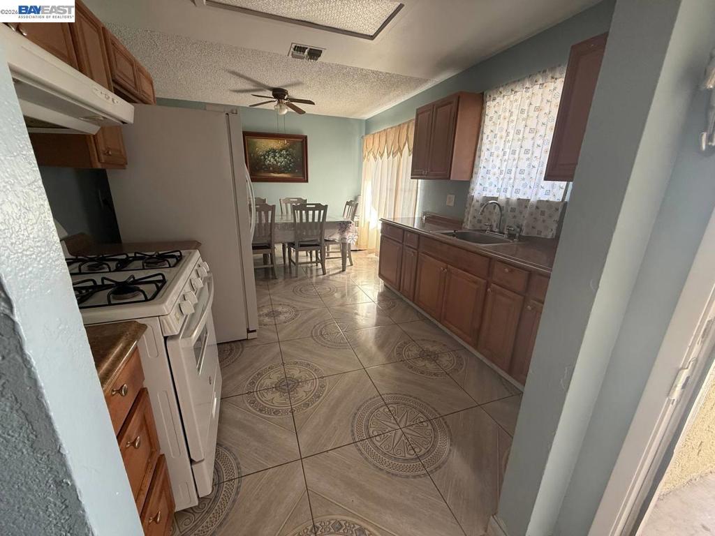 119 Santa Cruz St, Madera, CA 93637