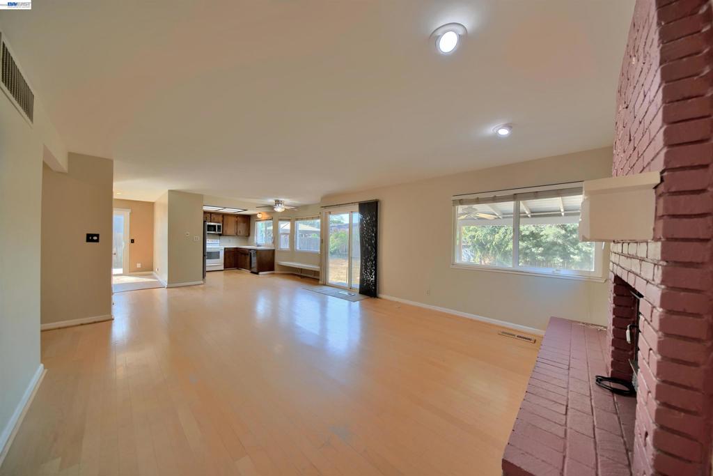 1425 1425 Forest Dr, Turlock, CA 95380