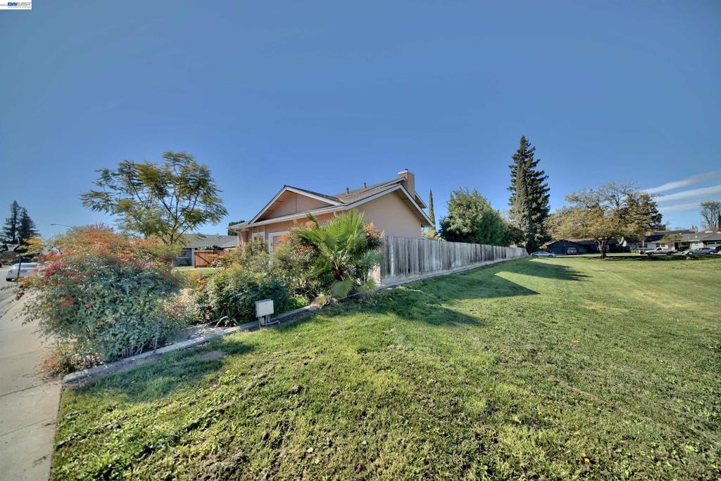 1425 1425 Forest Dr, Turlock, CA 95380