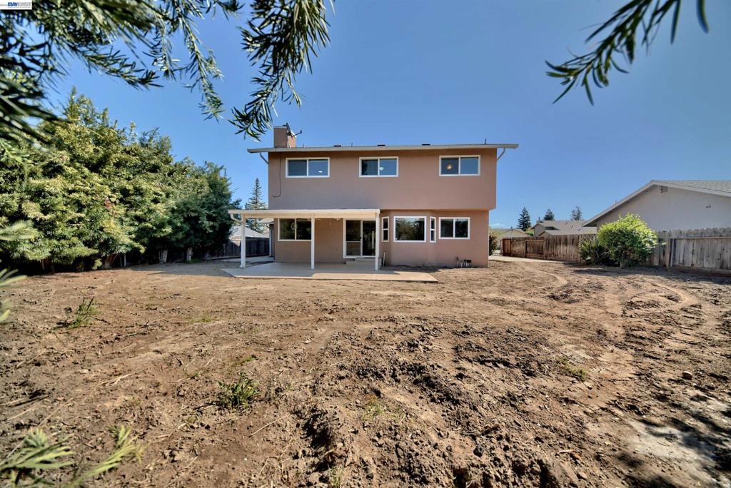 1425 1425 Forest Dr, Turlock, CA 95380