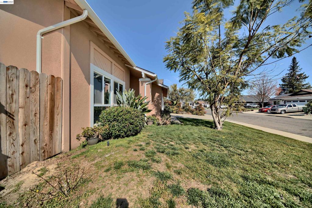 1425 1425 Forest Dr, Turlock, CA 95380