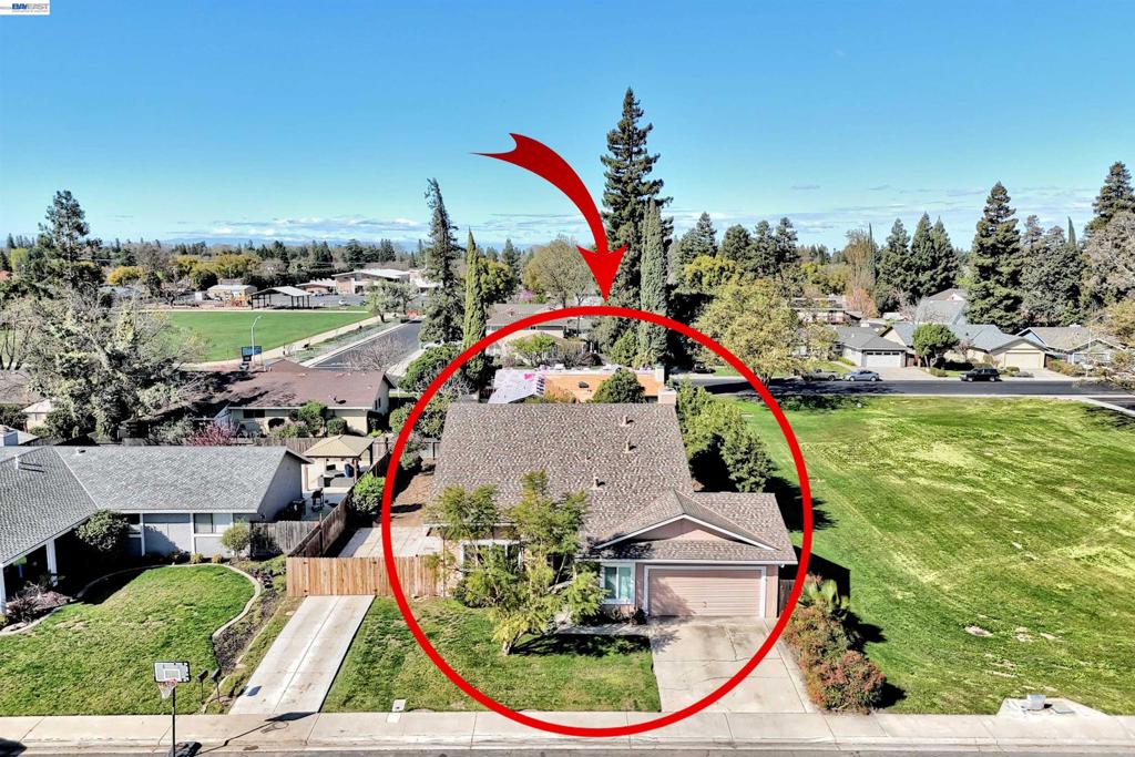 1425 1425 Forest Dr, Turlock, CA 95380