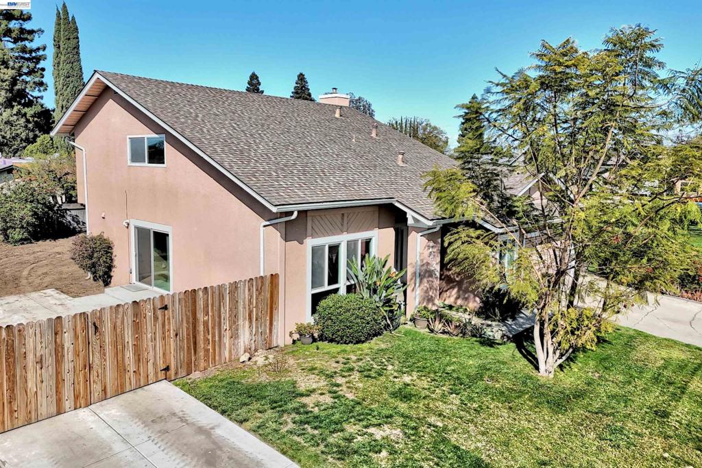 1425 1425 Forest Dr, Turlock, CA 95380