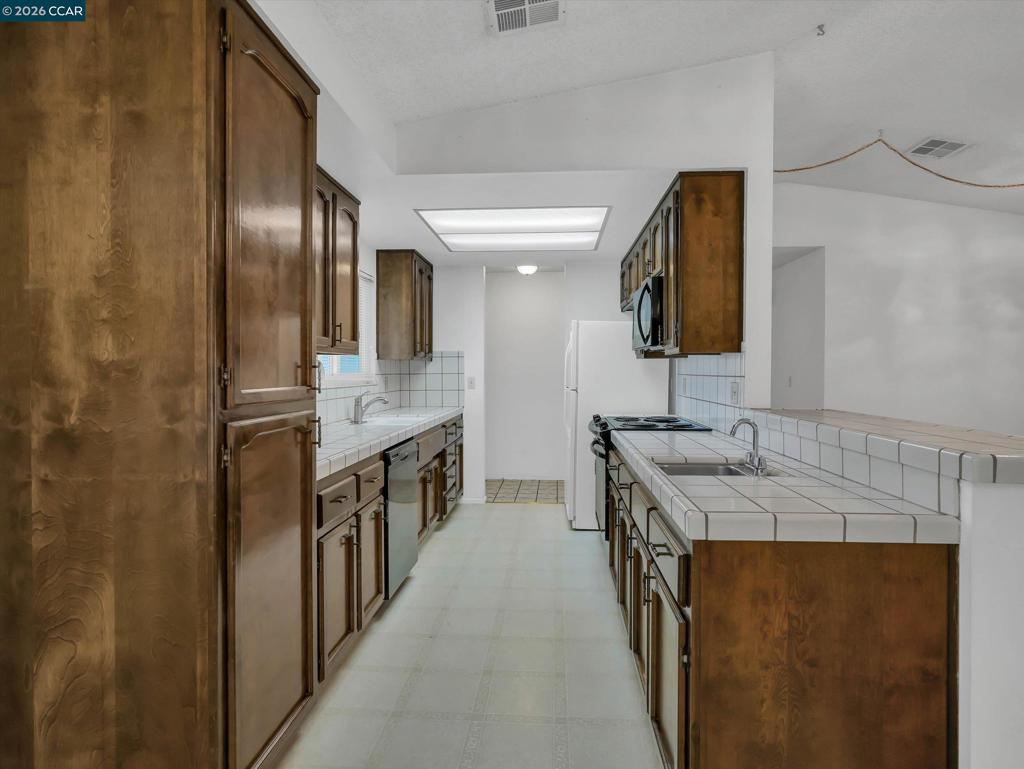 3304 3304 Swallow Dr, Modesto, CA 95356