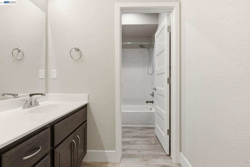 2394 2394 Bharvani Ave, Manteca, CA 95337