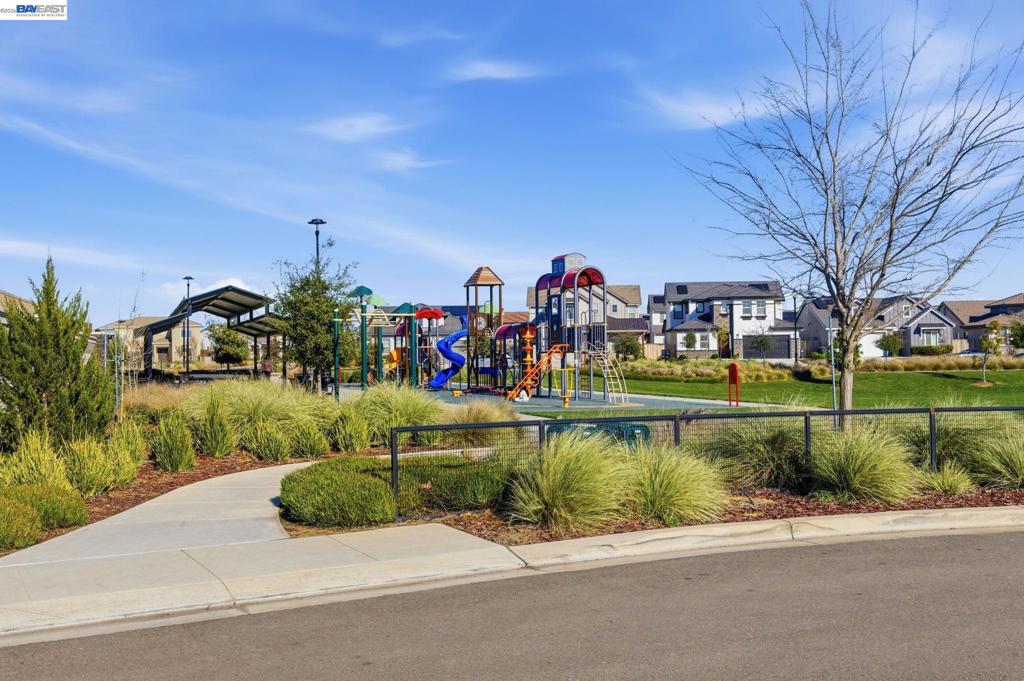 2394 2394 Bharvani Ave, Manteca, CA 95337