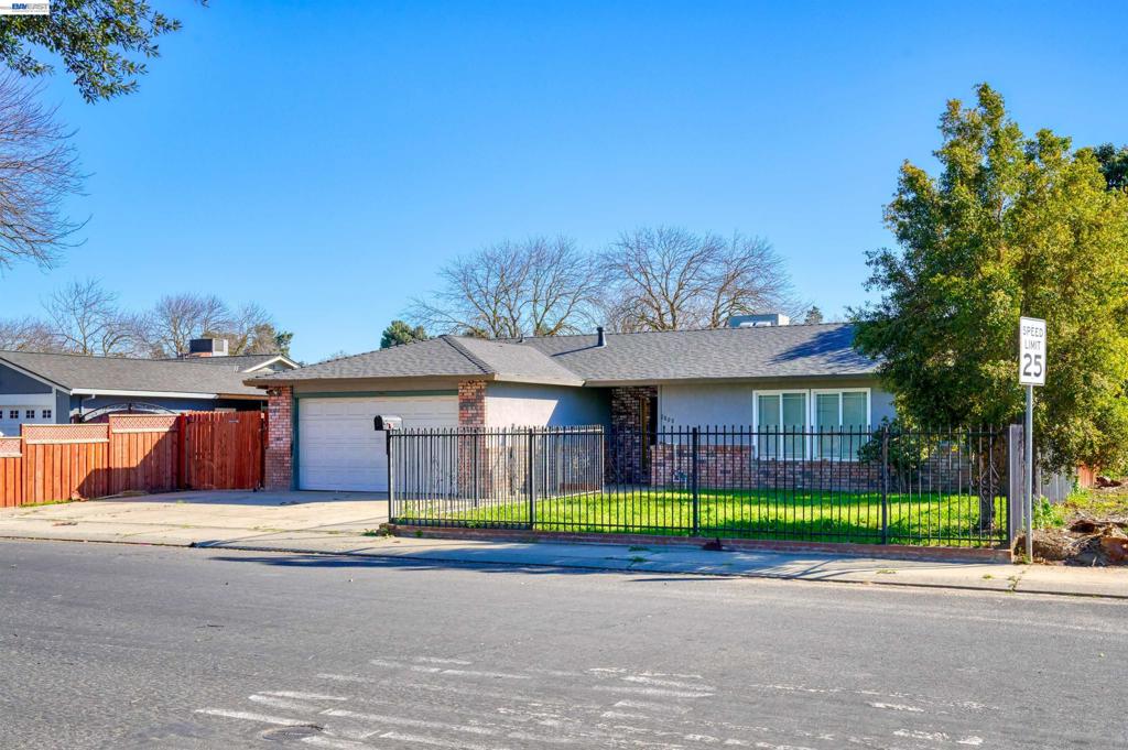 2800 2800 Bateman Ln, Modesto, CA 95354