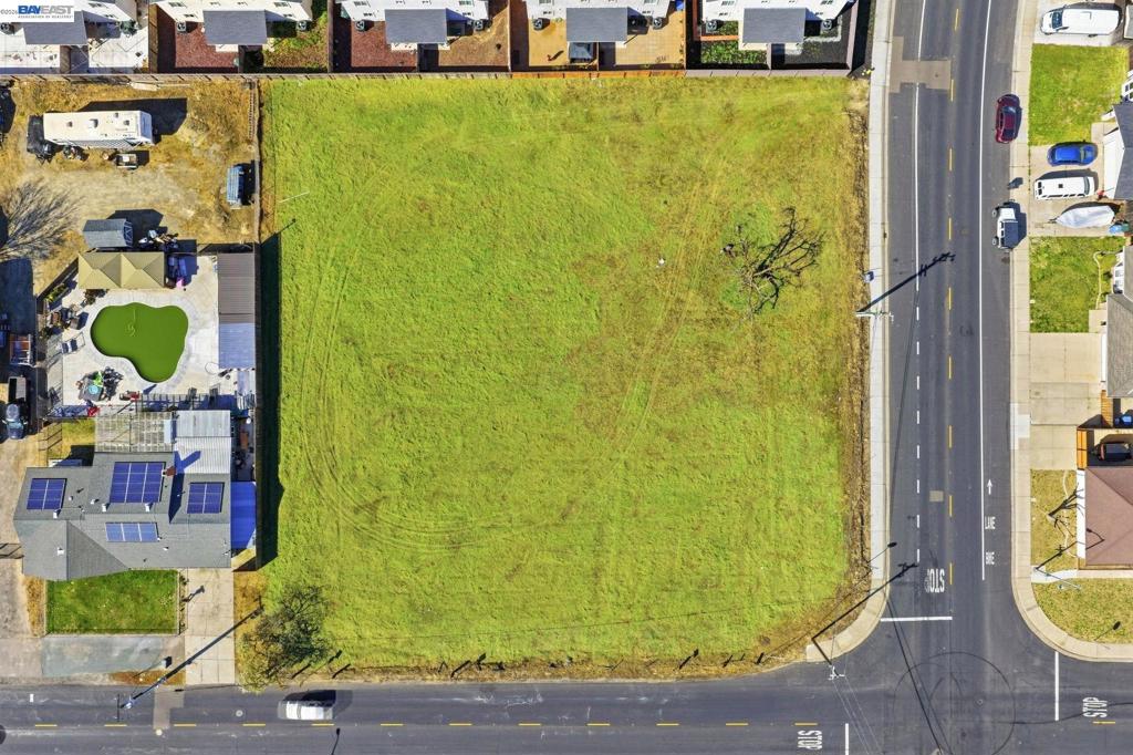 445 N Walnut Ave, Manteca, CA 95336