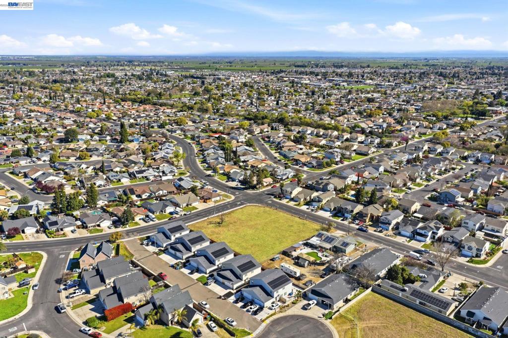 445 N Walnut Ave, Manteca, CA 95336