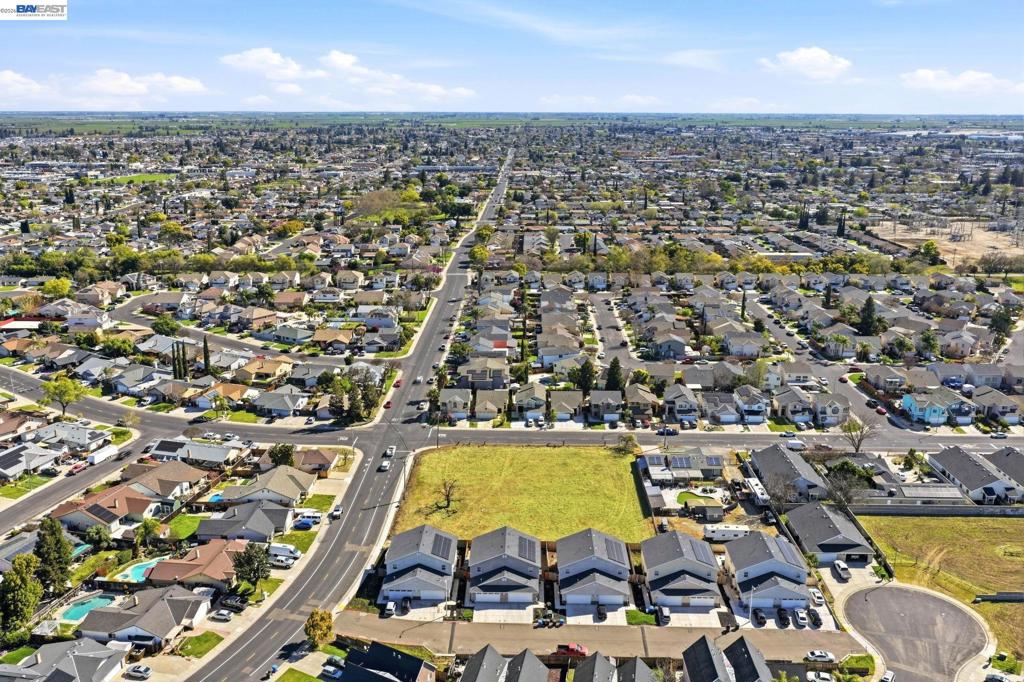 445 N Walnut Ave, Manteca, CA 95336