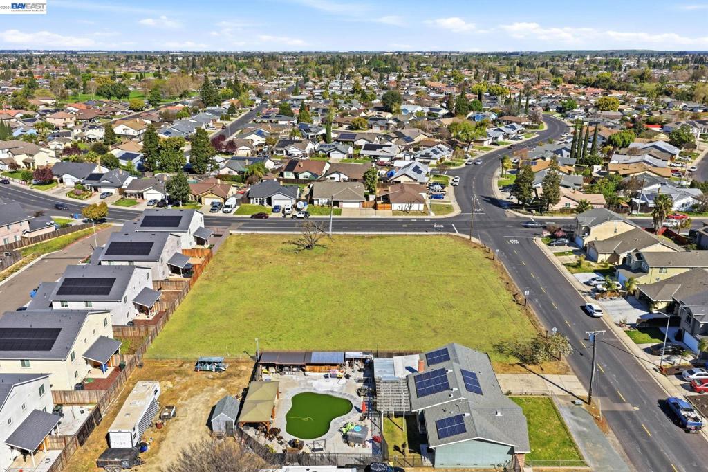 445 N Walnut Ave, Manteca, CA 95336