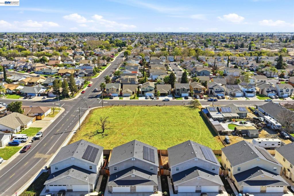 445 N Walnut Ave, Manteca, CA 95336