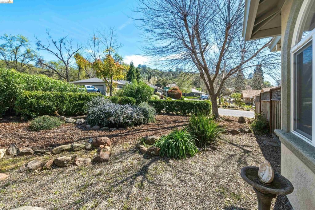 17800 Rolling Oaks Dr., Jamestown, CA 95327