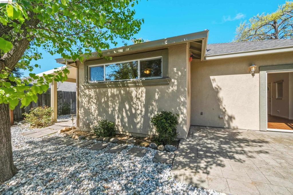 17800 Rolling Oaks Dr., Jamestown, CA 95327